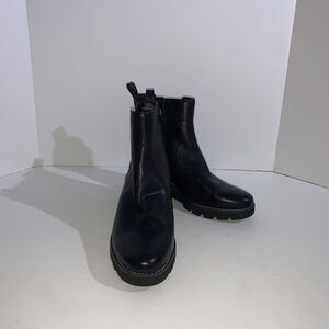 Vionic Aria Boots Womens Size 8.5 Black Leather Ankle Wedge Lug Sole Booties